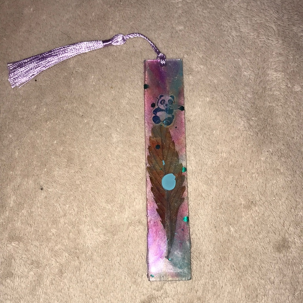Custom Epoxy resin bookmark red eyed panda 🐼 and my favorite leaf 🍁 New